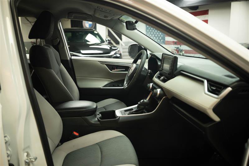Used 2022 Toyota RAV4 XLE FWD image 13