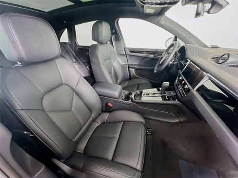 New 2026 Porsche Macan image 30