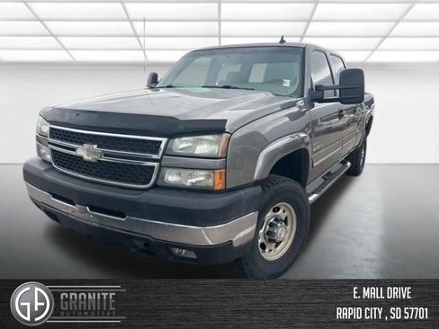 Used 2006 Chevrolet Silverado 2500 LT w/ Heavy-Duty Power Package image 2