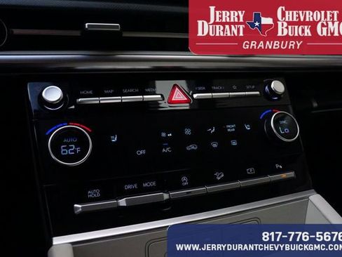 Used 2025 Hyundai Santa Fe SEL FWD image 13