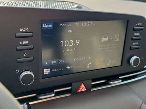 Used 2025 Hyundai Elantra Blue image 20