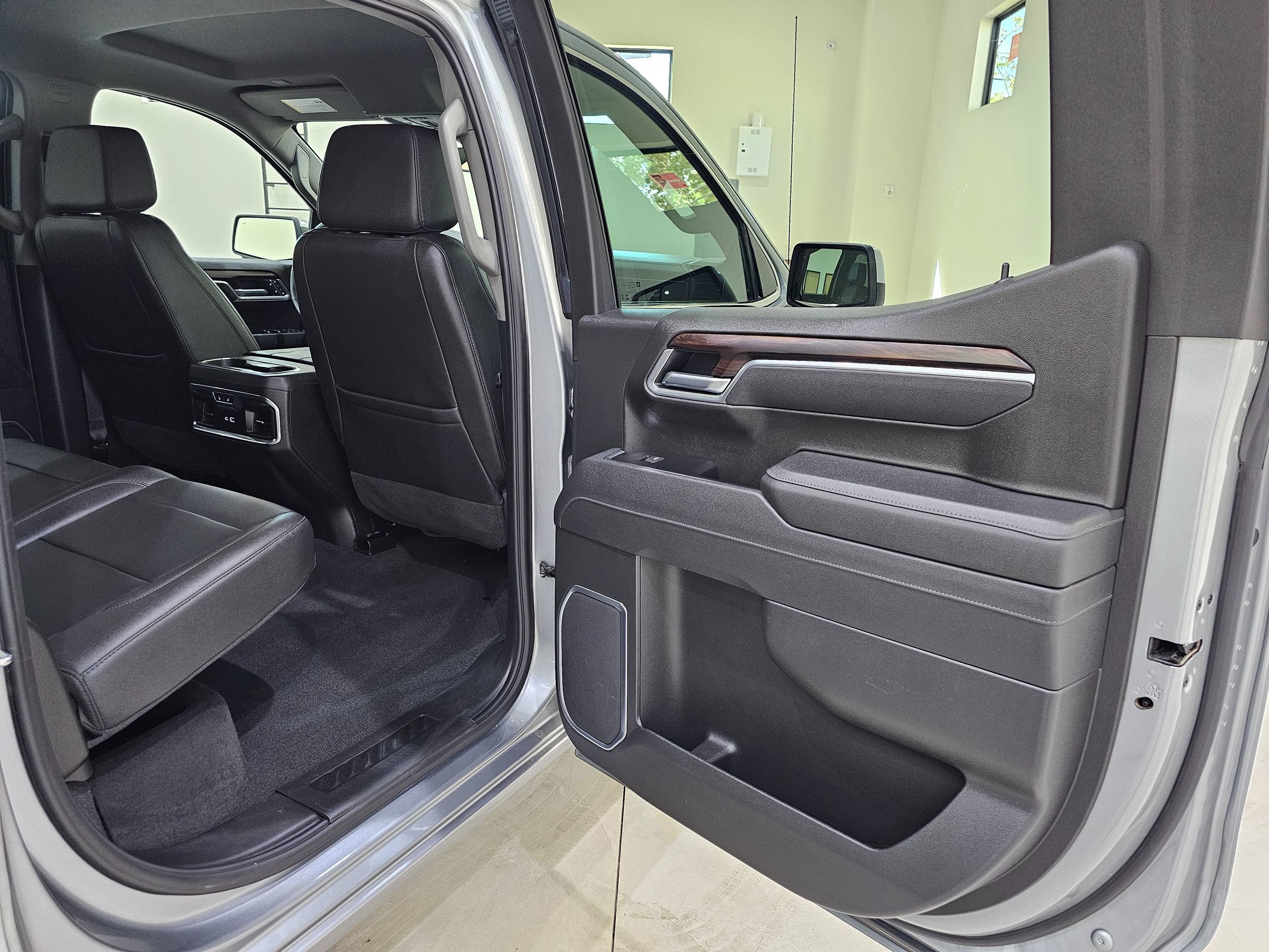 Used 2025 GMC Sierra 1500 SLT w/ SLT Premium Package AWD/4WD image 39
