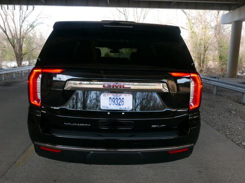 Used 2022 GMC Yukon SLT w/ SLT Premium Package image 27