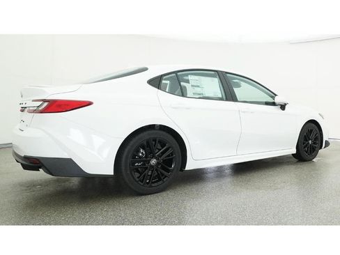 Used 2026 Toyota Camry SE FWD image 25