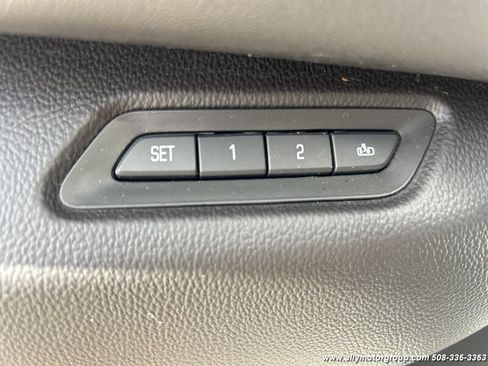 Used 2017 Cadillac Escalade Premium Luxury image 25