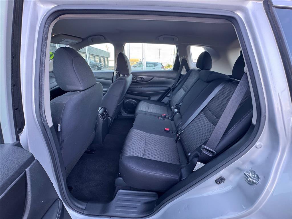 Used 2020 Nissan Rogue S FWD image 11