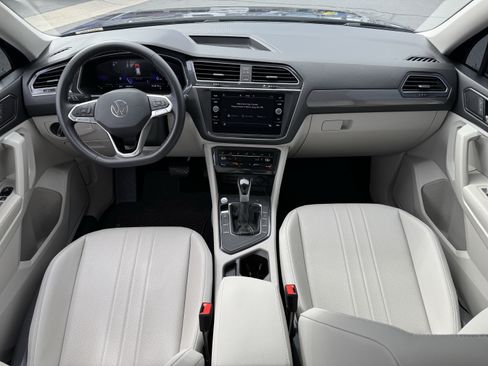 Certified 2023 Volkswagen Tiguan SE FWD image 30