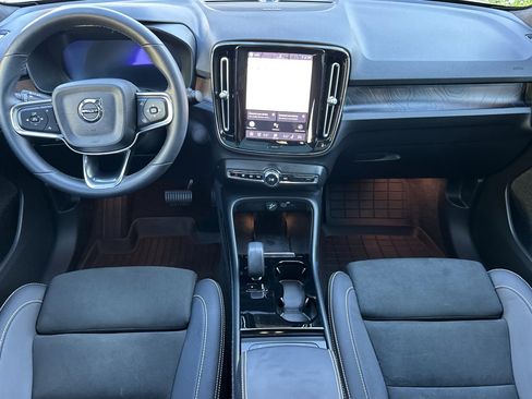 Certified 2023 Volvo C40 P8 Recharge Ultimate w/ Protection Package Premier image 16