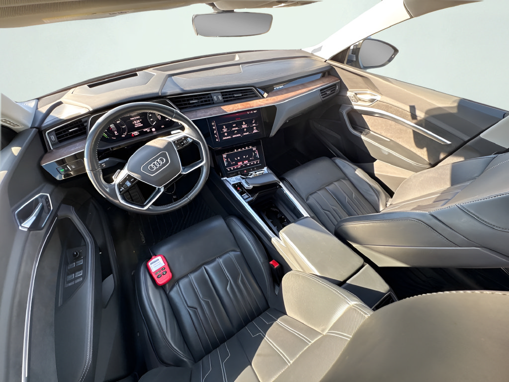 Used 2019 Audi e-tron Prestige w/ Prestige Package AWD/4WD image 8