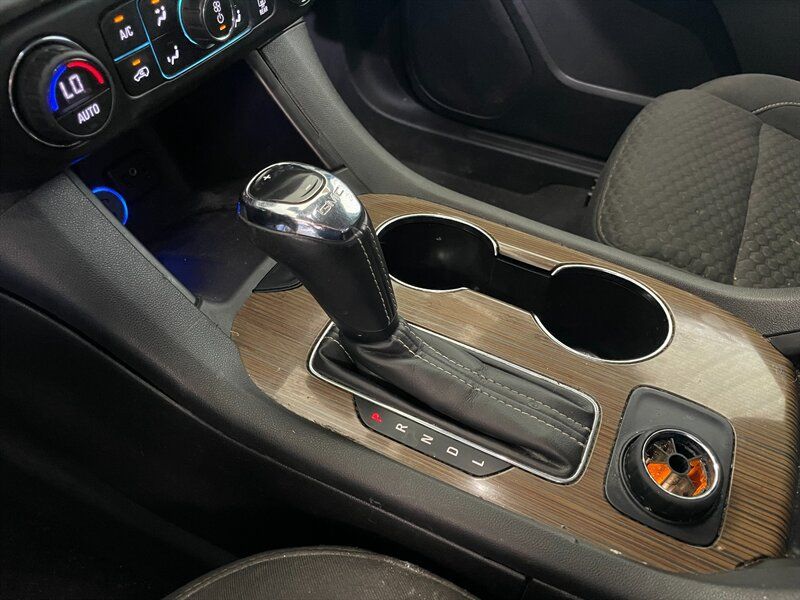 Used 2018 GMC Acadia SLE AWD/4WD image 11