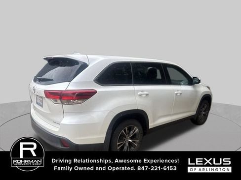 Used 2019 Toyota Highlander Plus AWD/4WD image 3