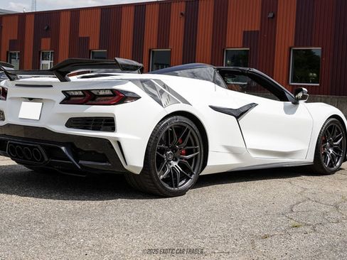 Used 2024 Chevrolet Corvette Z06 w/ Z07 Performance Package RWD image 8