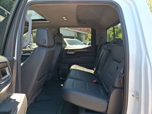 Used 2024 Chevrolet Silverado 1500 LT Trail Boss w/ Convenience Package II AWD/4WD image 15