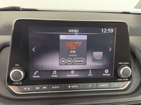 Used 2024 Nissan Rogue S AWD/4WD image 17