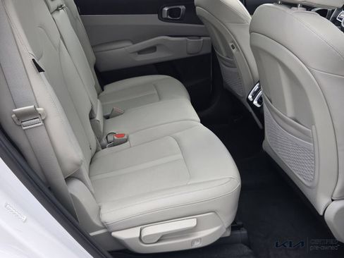 Certified 2024 Kia Sorento S w/ Panoramic Sunroof Package FWD image 17