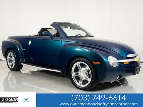 Used 2005 Chevrolet SSR w/ Preferred Equipment Group RWD image 1
