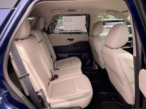 Used 2023 Nissan Pathfinder SL AWD/4WD image 27
