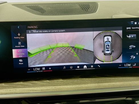 Used 2024 BMW X7 xDrive40i w/ Parking Assistance Package image 14