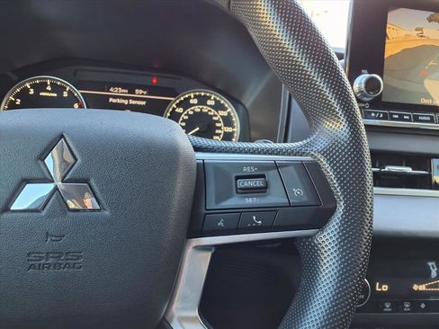 Used 2024 Mitsubishi Outlander ES image 22