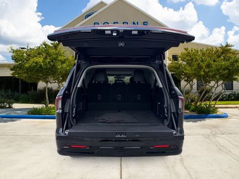 Used 2025 Lincoln Navigator L Reserve AWD/4WD image 6