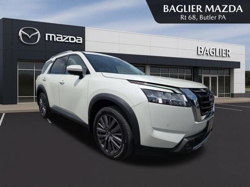 Used 2023 Nissan Pathfinder SL AWD/4WD image 1