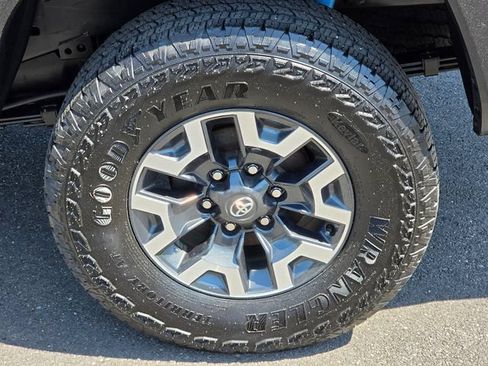 Used 2023 Toyota Tacoma TRD Off-Road AWD/4WD image 15