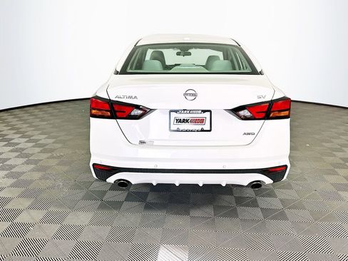 Certified 2024 Nissan Altima 2.5 SV w/ SV Premium Package AWD/4WD image 9