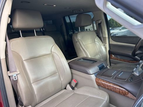 Used 2020 Chevrolet Suburban Premier image 44