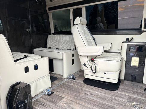 Used 2023 Mercedes-Benz Sprinter 2500 image 12