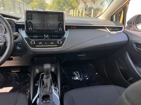 Used 2022 Toyota Corolla LE w/ LE Convenience Package FWD image 15
