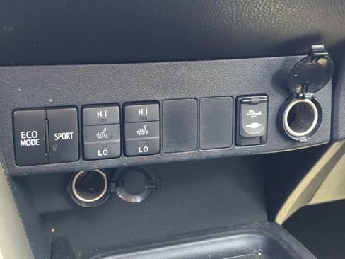 Used 2016 Toyota RAV4 Limited image 14