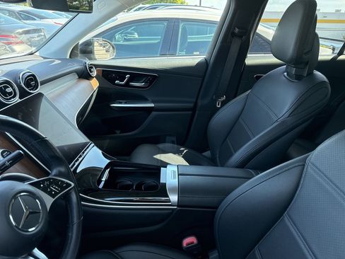 Used 2023 Mercedes-Benz GLC 300 image 4
