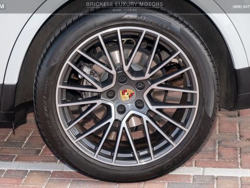 Used 2020 Porsche Cayenne image 41