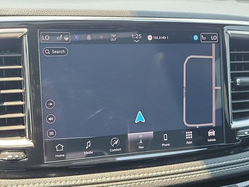 Used 2025 Chrysler Pacifica Limited FWD image 19