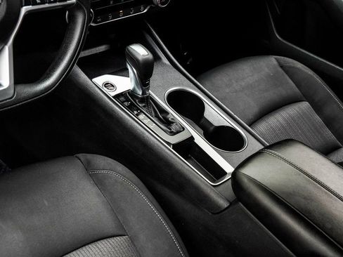 Used 2022 Nissan Altima 2.5 SV image 16