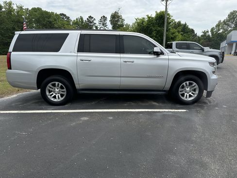Used 2019 Chevrolet Suburban LT RWD image 5