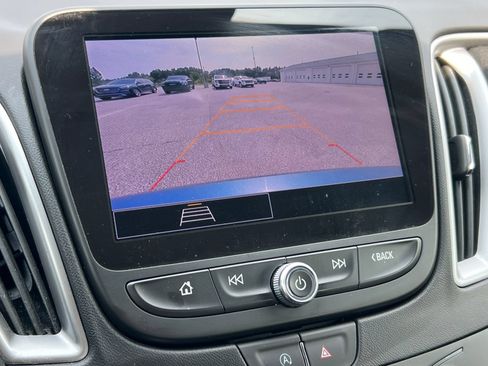 Used 2025 Chevrolet Malibu LT FWD image 21