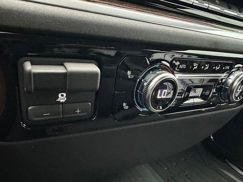 New 2025 GMC Sierra 1500 Elevation w/ LPO, Elevation Black Package image 33