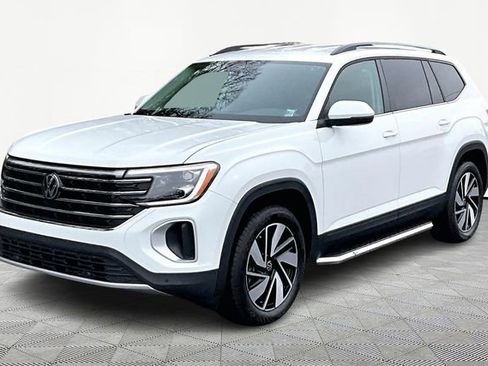 Used 2024 Volkswagen Atlas SE image 3
