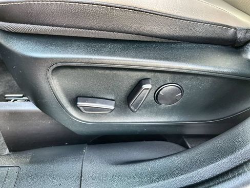 Used 2022 Ford Escape Titanium AWD/4WD image 16