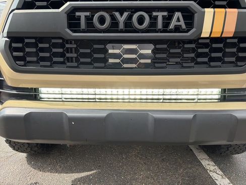 Used 2020 Toyota Tacoma TRD Off-Road w/ TRD Premium Off Road Package AWD/4WD image 11