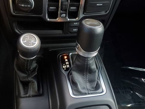 Used 2024 Jeep Wrangler Unlimited w/ Convenience Group AWD/4WD image 31