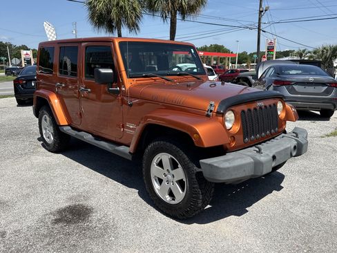 Used 2011 Jeep Wrangler Unlimited Sahara w/ Connectivity Group AWD/4WD image 7