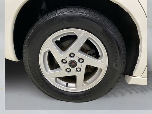 Used 2004 Pontiac Bonneville SE w/ Leather Appointment Package image 16