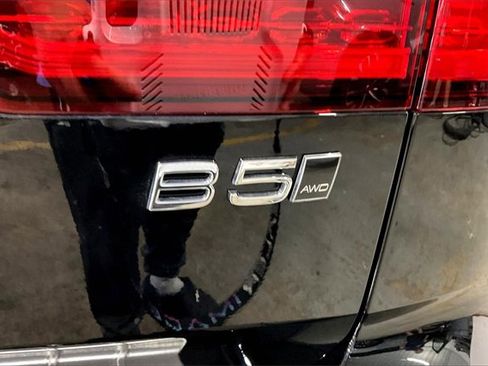 New 2026 Volvo V60 B5 Cross Country Plus w/ Protection Package Premier image 10