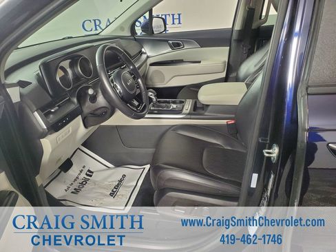 Used 2024 Kia Carnival LX image 12