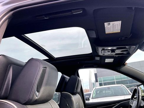 Used 2021 Cadillac Escalade ESV Sport w/ Driver Assist Tech Package image 18