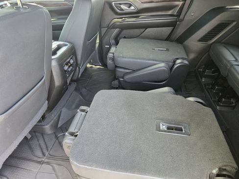 Used 2023 Chevrolet Tahoe Z71 w/ Luxury Package AWD/4WD image 19