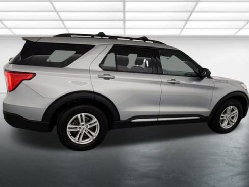 Used 2020 Ford Explorer XLT w/ Equipment Group 202A image 8