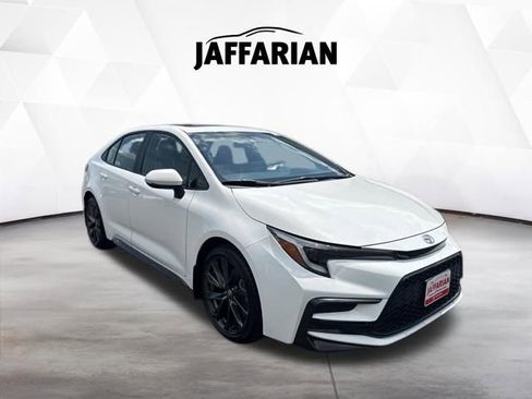 Certified 2025 Toyota Corolla SE w/ SE Premium Package FWD image 1